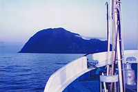 明け方北硫黄島へ近づく
